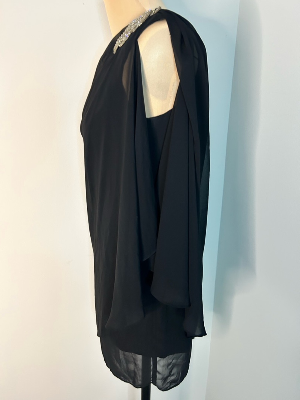 Xscape Black One-Shoulder Chiffon Evening cocktail Dress with Rhinestone Brooch - Picture 5 of 11